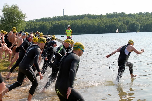 Der Schwimmstart - einer hat es besonders eilig :-)