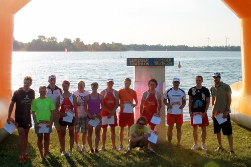Das Podium - 10 glückliche Gockel und 3 glückliche Hennen...